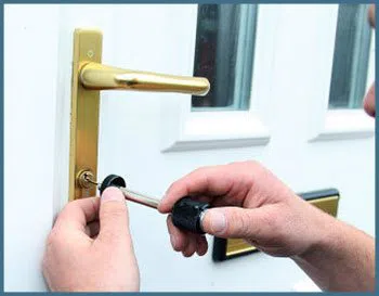 Newton Highlands Locksmith Newton Highlands, MA 617-826-6184 - 3a-emergency-lockout