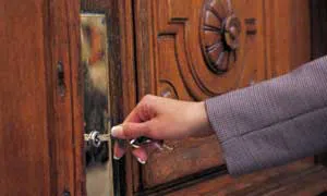 Newton Highlands Locksmith Newton Highlands, MA 617-826-6184 - 4a-Door-Unlock
